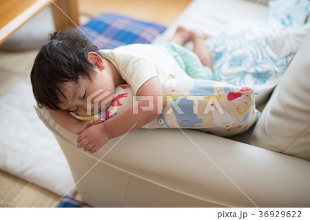 3 years old 36929622