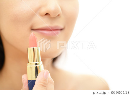 メイクアップをする女性 36930113