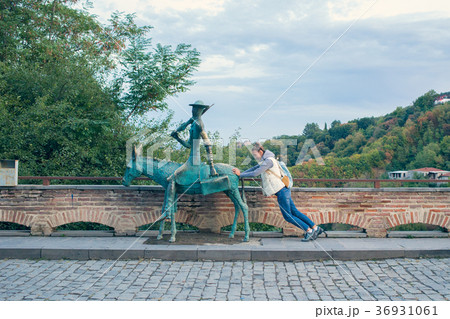 Girl in a white vest with a backpack. Next bronze 36931061
