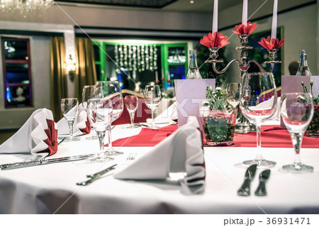 Banquet with red table setting tablecloth white 36931471