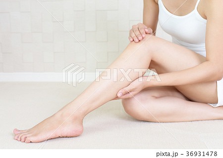スキンケアをする女性 36931478