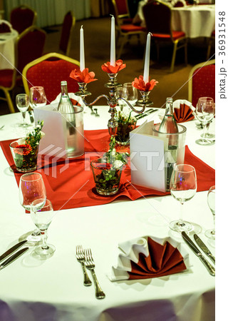Banquet with red table setting tablecloth white 36931548