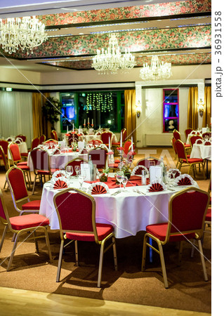 Banquet with red table setting tablecloth white 36931558