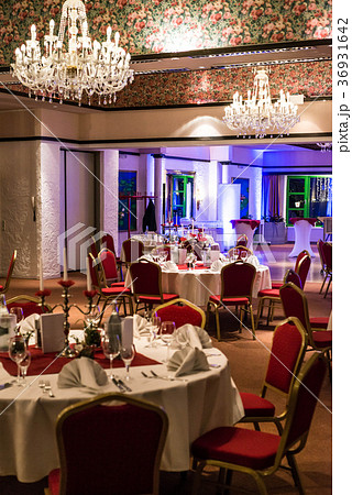 Banquet with red table setting tablecloth white Banquet with red table setting tablecloth white 36931642