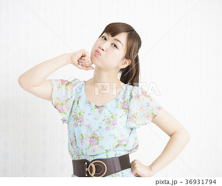 女性 若い女性 ライフスタイル ポートレート 女性 若い女性 ライフスタイル ポートレート 36931794