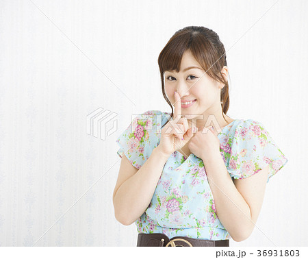女性　若い女性　ライフスタイル　ポートレート 36931803