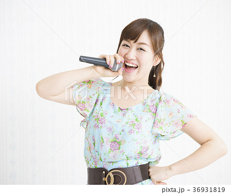 女性　若い女性　ライフスタイル　ポートレート 36931819