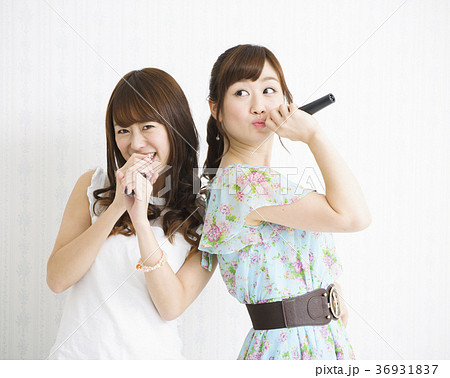 女性　若い女性　ライフスタイル　ポートレート 36931837