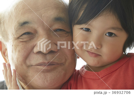 孫と祖父　愛情 36932706