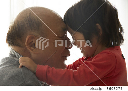 孫と祖父　愛情 36932754
