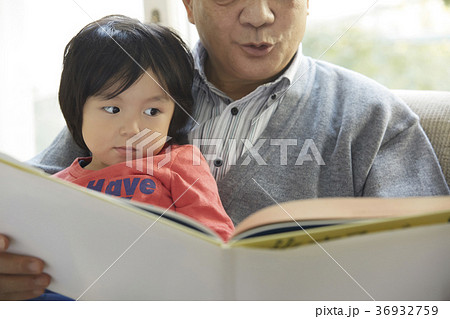 孫と遊ぶシニア 孫と遊ぶシニア 36932759