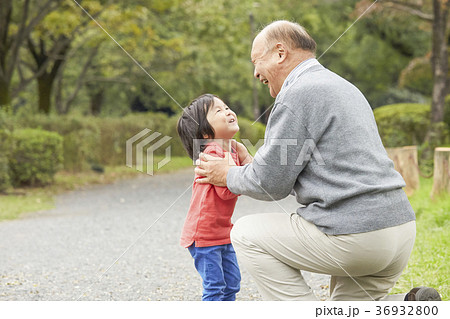 孫と遊ぶシニア 孫と遊ぶシニア 36932800
