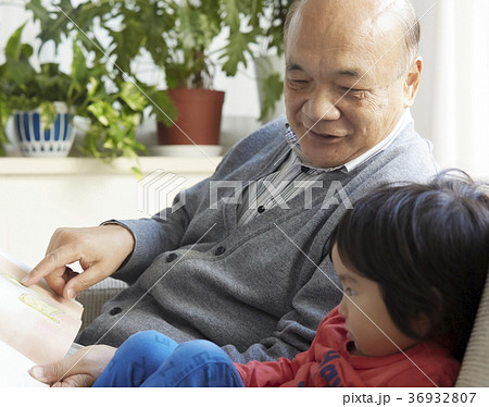 孫と遊ぶシニア 孫と遊ぶシニア 36932807