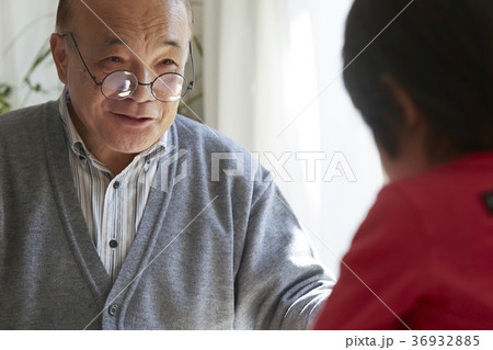 孫と遊ぶシニア 孫と遊ぶシニア 36932885