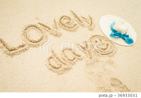 砂に書いた文字の写真素材