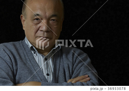 シニアポートレート 黒バック シニアポートレート 黒バック 36933078