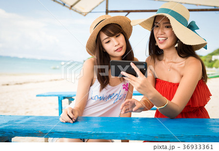 沖縄を旅する女性 沖縄を旅する女性 36933361
