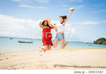 沖縄を旅する女性 沖縄を旅する女性 36933362