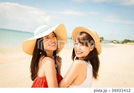 沖縄を旅する女性 36933412