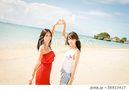 沖縄を旅する女性 沖縄を旅する女性 36933417