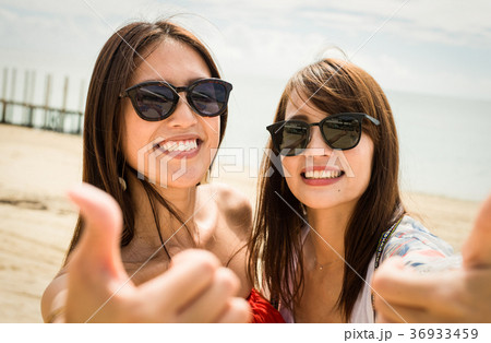 沖縄を旅する女性 36933459