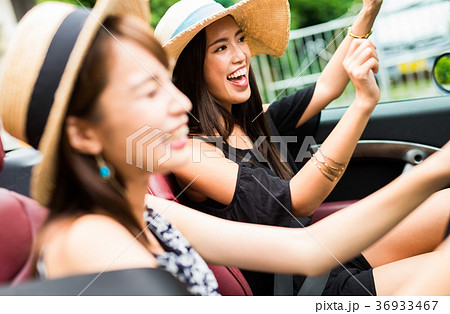 沖縄を旅する女性 36933467