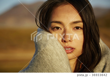 放浪する女性 36933642