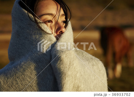 放浪する女性 36933702