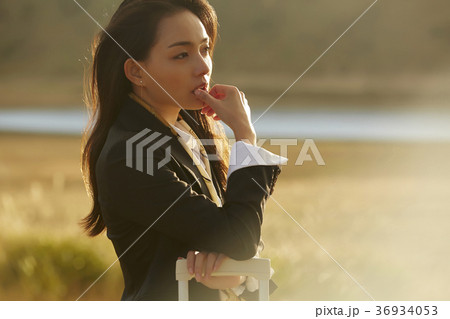 ビジネスウーマン 出張イメージ ビジネスウーマン 出張イメージ 36934053