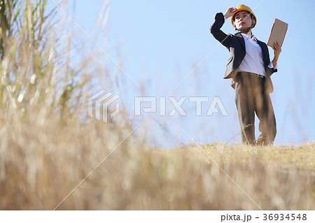 インフラ開拓　ビジネスウーマン 36934548