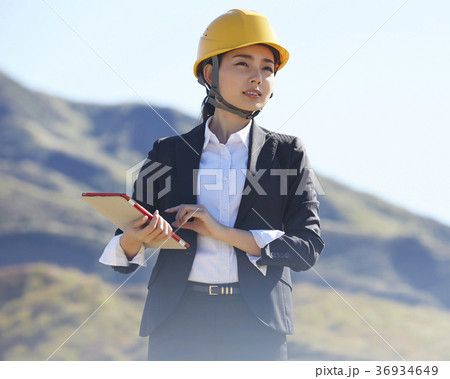 インフラ開拓　ビジネスウーマン 36934649