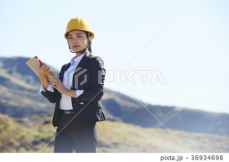 インフラ開拓　ビジネスウーマン 36934698