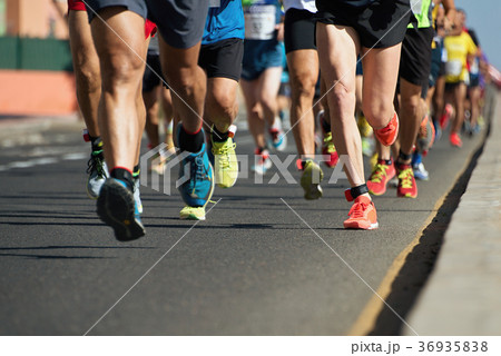 Marathon running in the light of evening Marathon running in the light of evening 36935838
