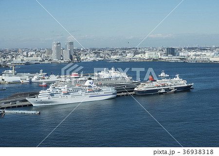 年末の横浜港 36938318
