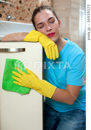 Charming woman doing cleaning 36939323