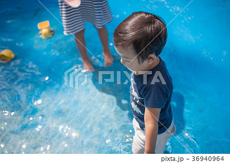 3 years old 36940964