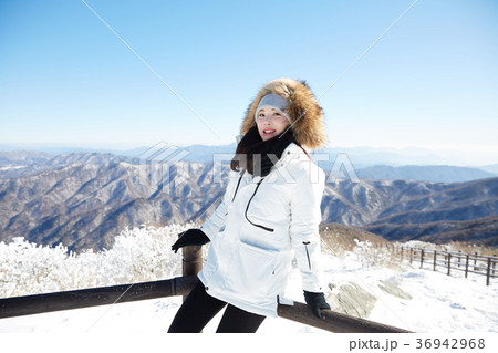 徳裕山 雪景色 若い女性 36942968