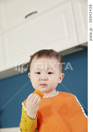 男 男性 男の子 36943438