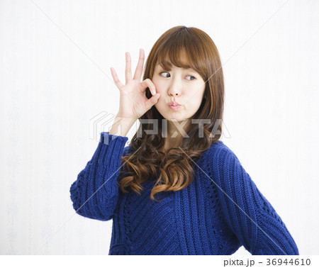 女性 若い女性 女性 若い女性 36944610