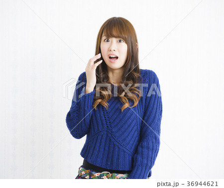 女性　若い女性 36944621
