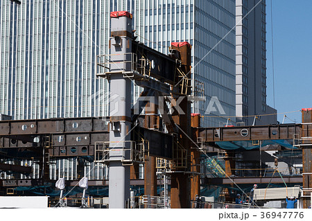 みなとみらいのビル建設現場 36947776