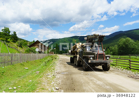 Heavy powerful old military green truck Heavy powerful old military green truck 36948122