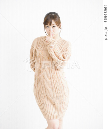 女性　若い女性 36948964