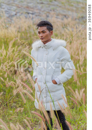 a man in winter dress 36949088