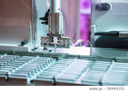 Robotic arm pick and place automation; 36949101