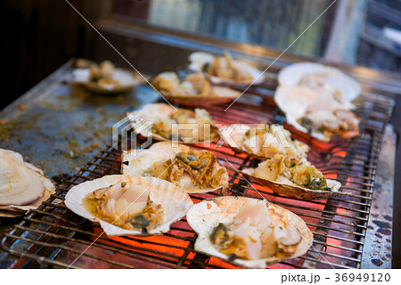 Grilled scallop with the seashell on stove Grilled scallop with the seashell on stove 36949120