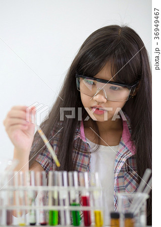 Little Asian girl making science experiment 36949467