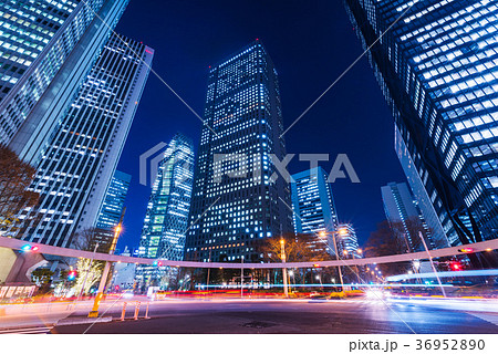 西新宿の交差点の夜景 西新宿の交差点の夜景 36952890
