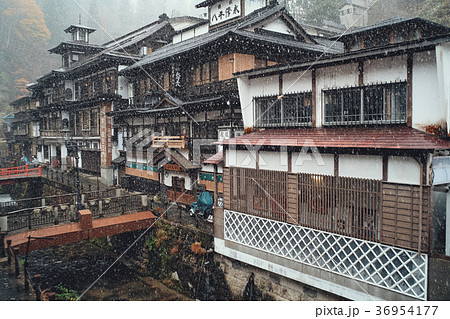 銀山温泉、温泉街、風景、雪 36954177