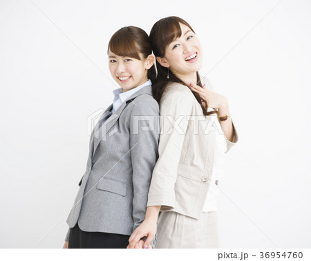 女性 ビジネス 若い女性 女性 ビジネス 若い女性 36954760
